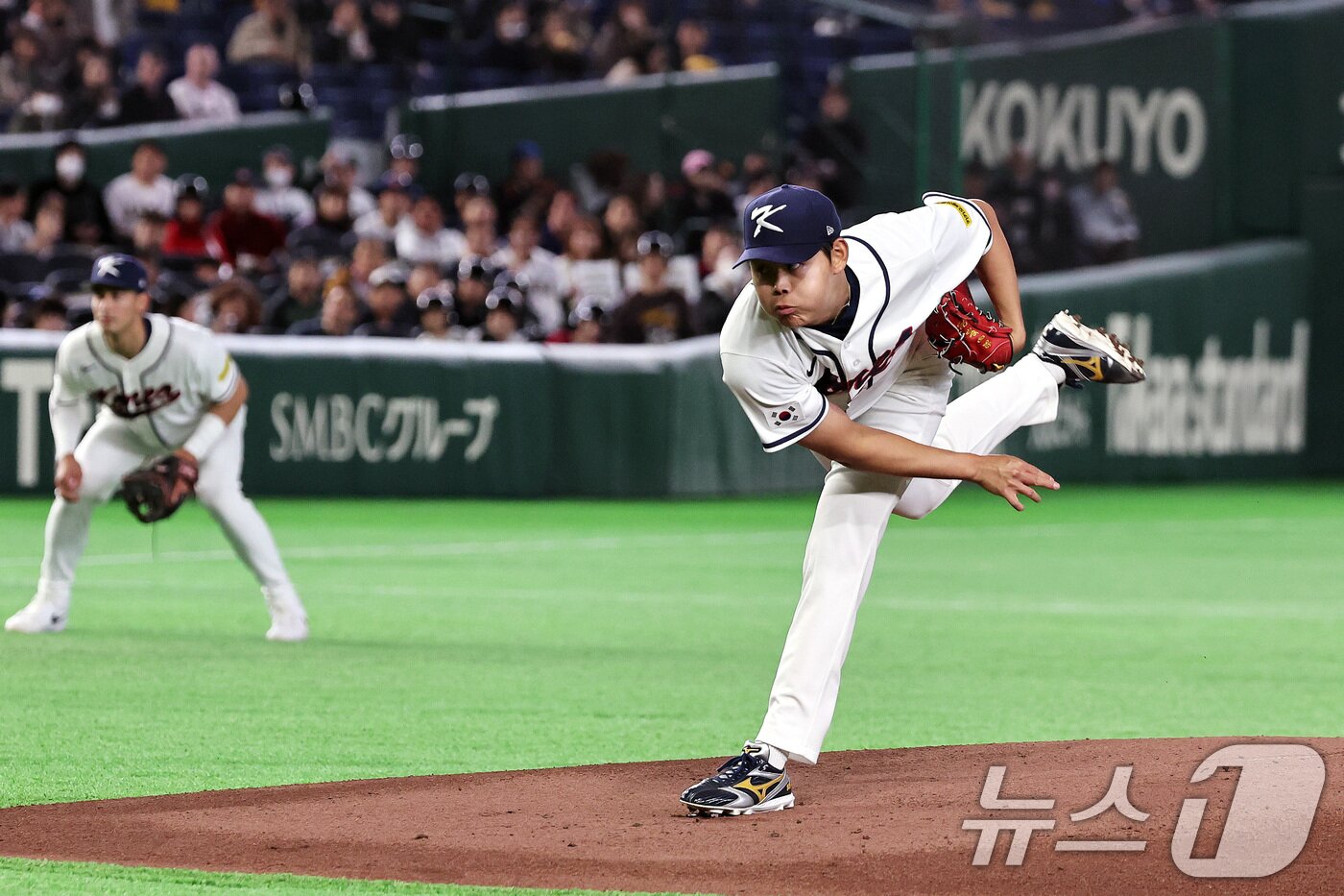 본문 이미지 - 5일 오후 일본 도쿄돔에서 열린 2026 월드베이스볼클래식 C조 1차전 대한민국과 체코의 경기. 대한민국 선발투수 소형준이 역투하고 있다. 2026.3.5 ⓒ 뉴스1 구윤성 기자