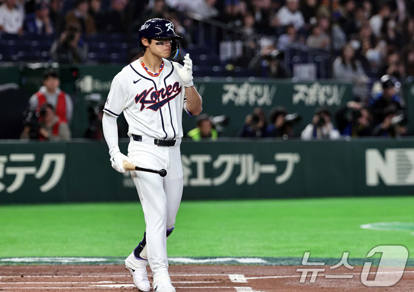 (도쿄=뉴스1) 구윤성 기자 = 5일 오후 일본 도쿄돔에서 열린 2026 월드베이스볼클래식 C조 1차전 대한민국과 체코의 경기. 대한민국의 1회말 공격 첫타자로 나선 김도영이 볼넷 …