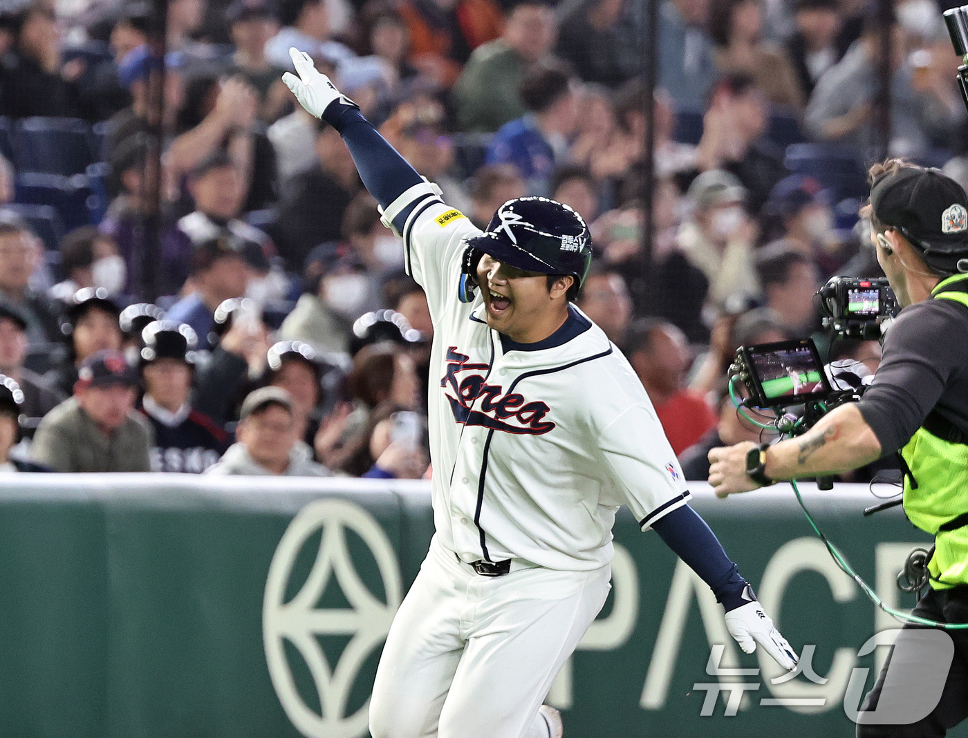 (도쿄=뉴스1) 구윤성 기자 = 5일 오후 일본 도쿄돔에서 열린 2026 월드베이스볼클래식 C조 1차전 대한민국과 체코의 경기. 대한민국의 1회말 공격 1사 만루상황때 문보경이 만 …