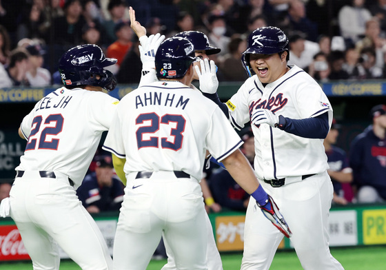 문보경, 체코전 첫타석 만루홈런