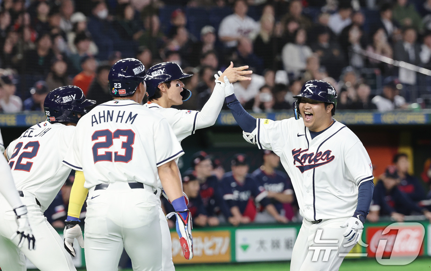 (도쿄=뉴스1) 구윤성 기자 = 5일 오후 일본 도쿄돔에서 열린 2026 월드베이스볼클래식 C조 1차전 대한민국과 체코의 경기. 대한민국의 1회말 공격 1사 만루상황때 문보경이 만 …