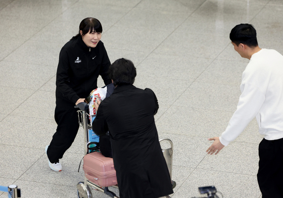 고국 땅 밟는 이도희 이란 배구 감독