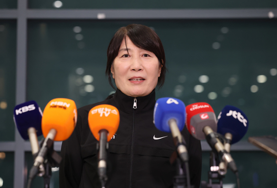 귀국 인터뷰하는 이도희 이란 배구 감독