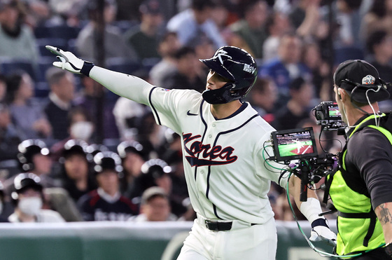 '한국계' 위트컴, 첫 안타를 홈런으로 '쾅'…한국 6-0 리드[WBC]