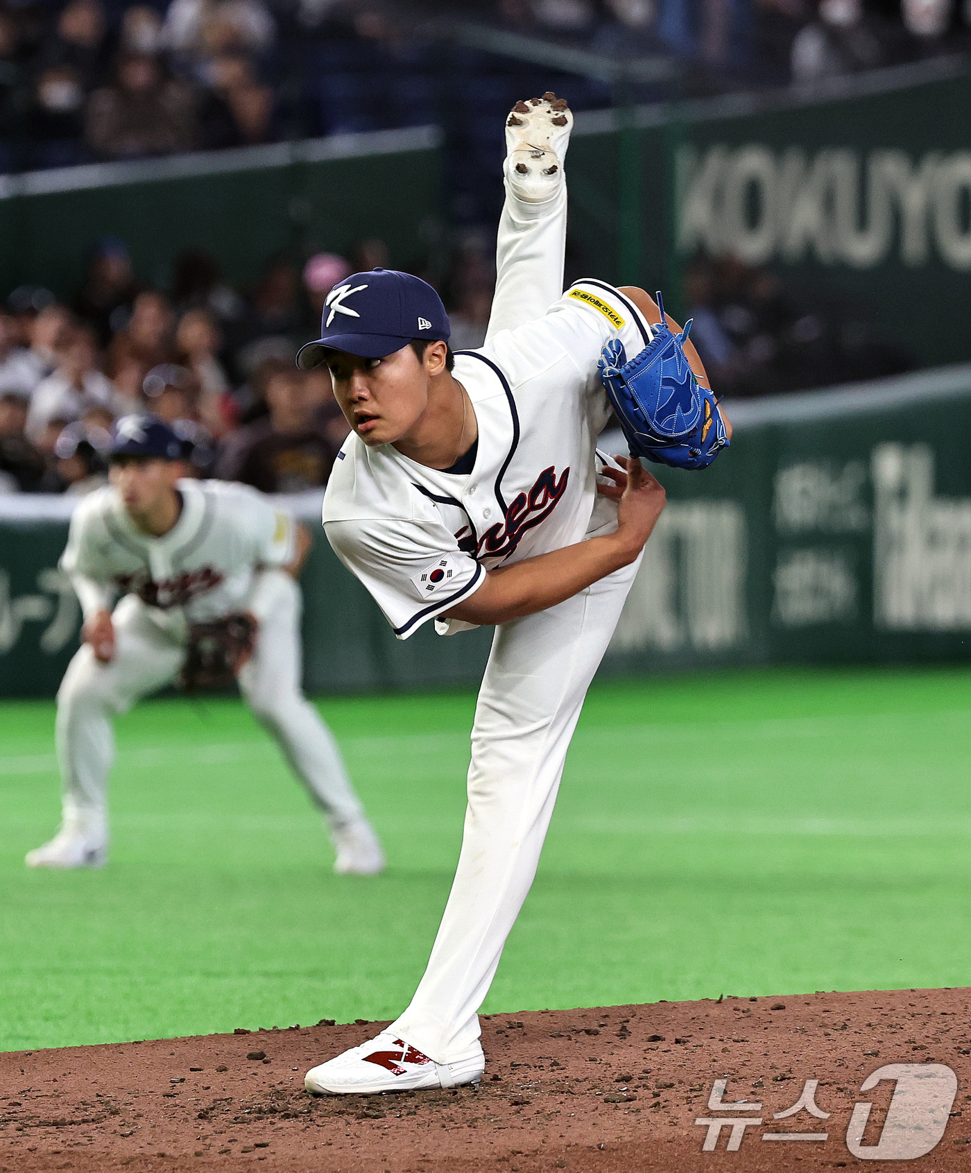 (도쿄=뉴스1) 구윤성 기자 = 5일 오후 일본 도쿄돔에서 열린 2026 월드베이스볼클래식 C조 1차전 대한민국과 체코의 경기. 대한민국 투수 정우주가 5회초 등판해 공을 던지고 …