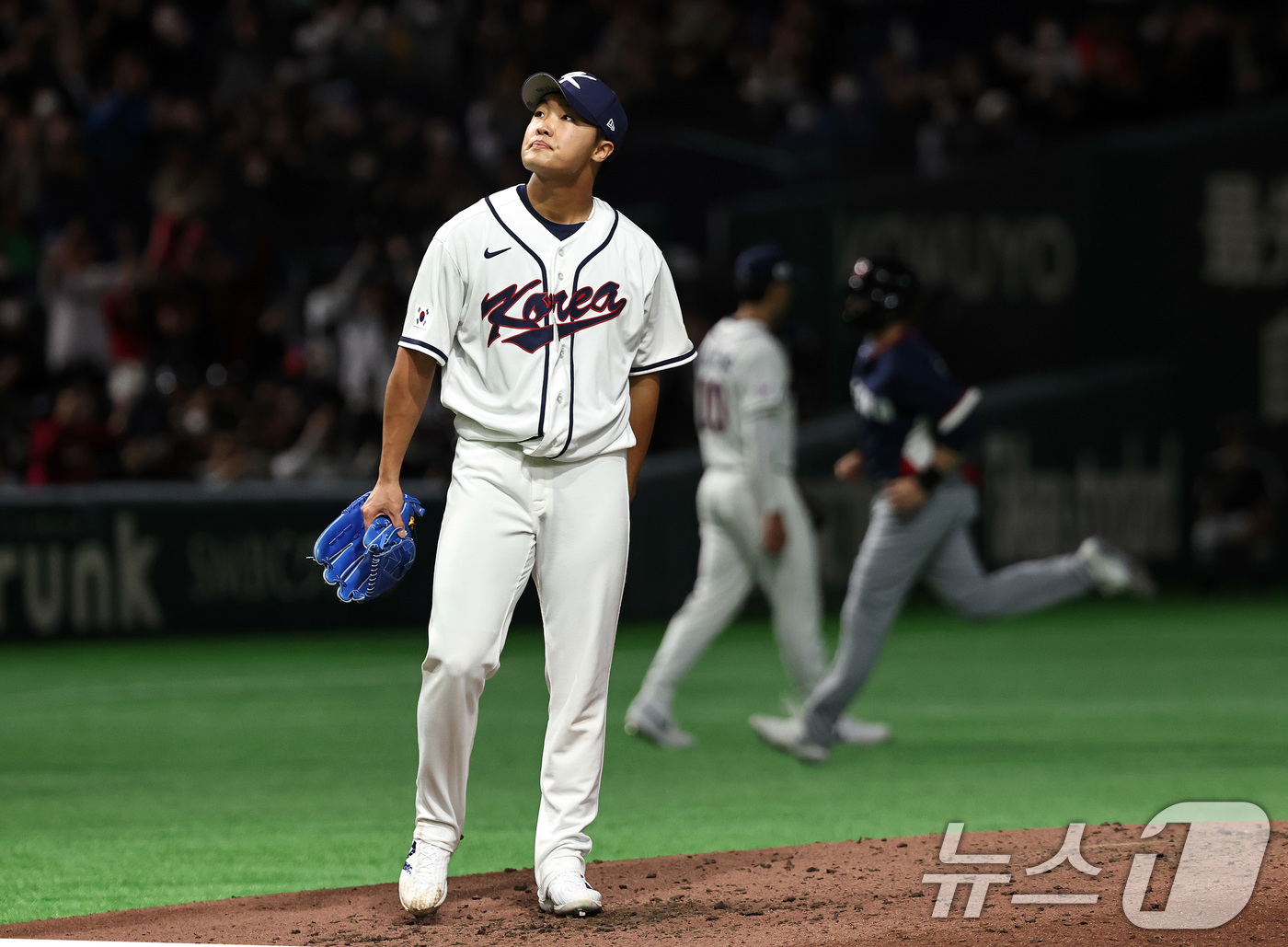 (도쿄=뉴스1) 구윤성 기자 = 5일 오후 일본 도쿄돔에서 열린 2026 월드베이스볼클래식 C조 1차전 대한민국과 체코의 경기. 대한민국 투수 정우주가 5회초 무사 1,2루 상황 …