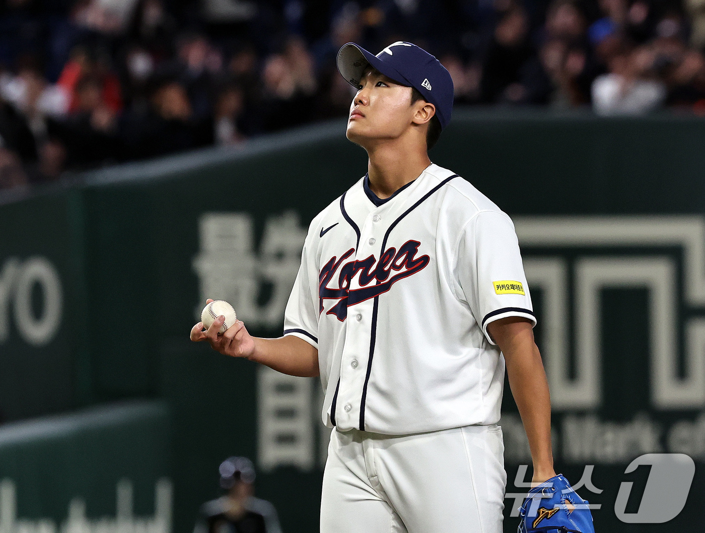 (도쿄=뉴스1) 구윤성 기자 = 5일 오후 일본 도쿄돔에서 열린 2026 월드베이스볼클래식 C조 1차전 대한민국과 체코의 경기. 대한민국 투수 정우주가 5회초 무사 1,2루 상황 …