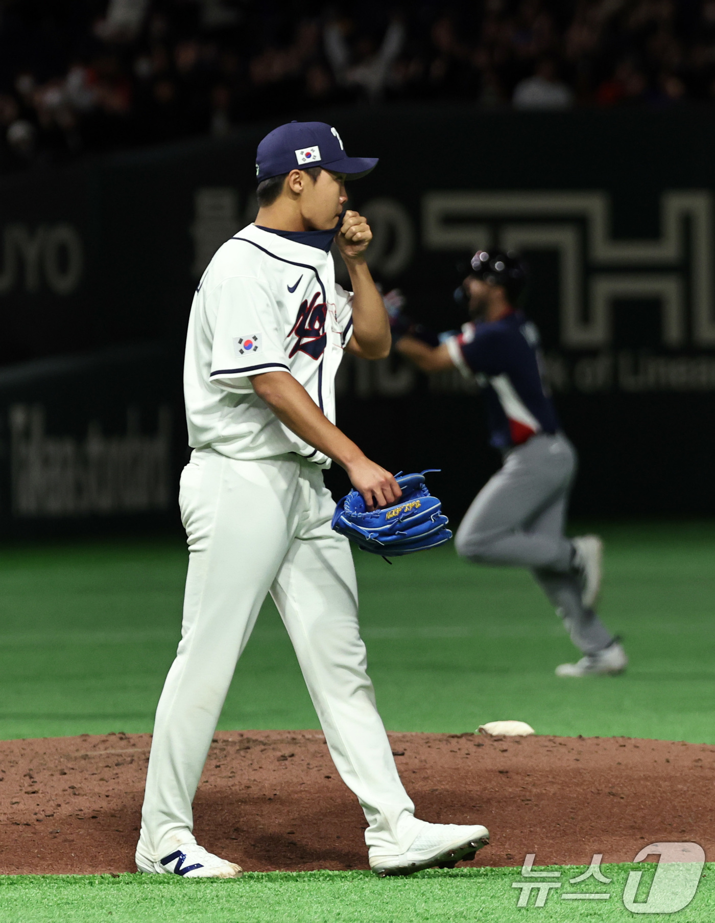 (도쿄=뉴스1) 구윤성 기자 = 5일 오후 일본 도쿄돔에서 열린 2026 월드베이스볼클래식 C조 1차전 대한민국과 체코의 경기. 대한민국 투수 정우주가 5회초 무사 1,2루 상황 …