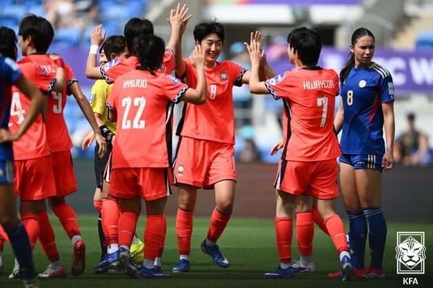 여자축구, 아시안컵 2차전서 필리핀 3-0 완파…8강행 확정(종합)