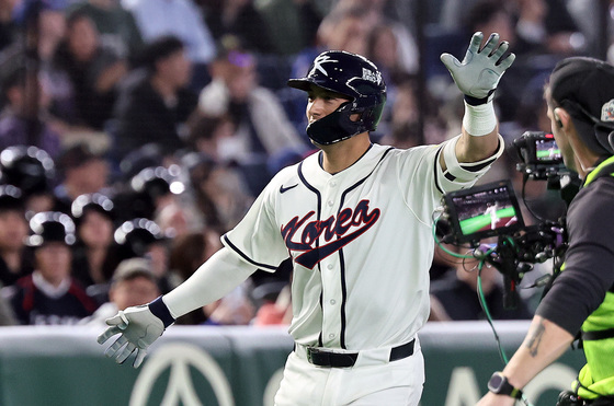 어머니의 나라 택한 위트컴, '연타석 홈런'…태극마크 자격 입증[WBC]