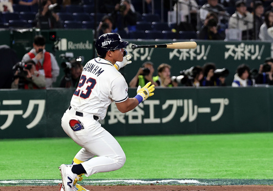 2루타 치는 안현민