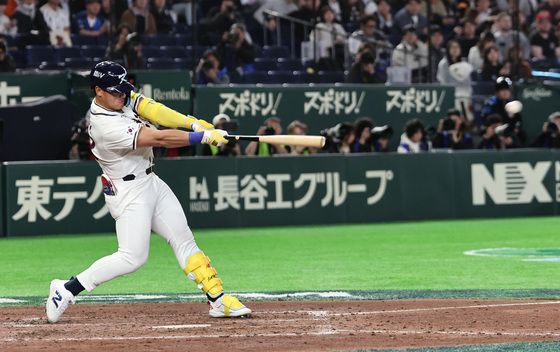 2루타 치는 안현민