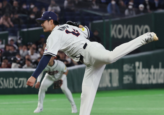 역투하는 김영규