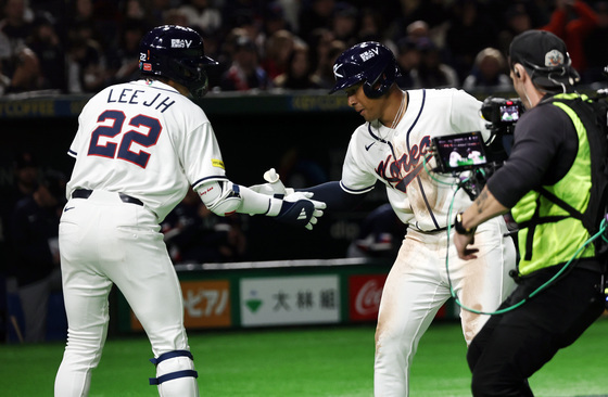 저마이 존스, 이정후와 기쁨 나눔