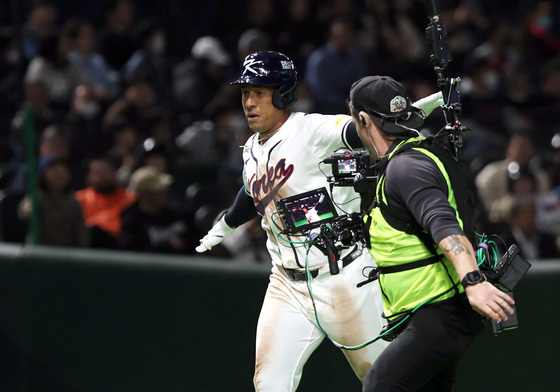 도쿄돔 담장 넘긴 저마이 존스