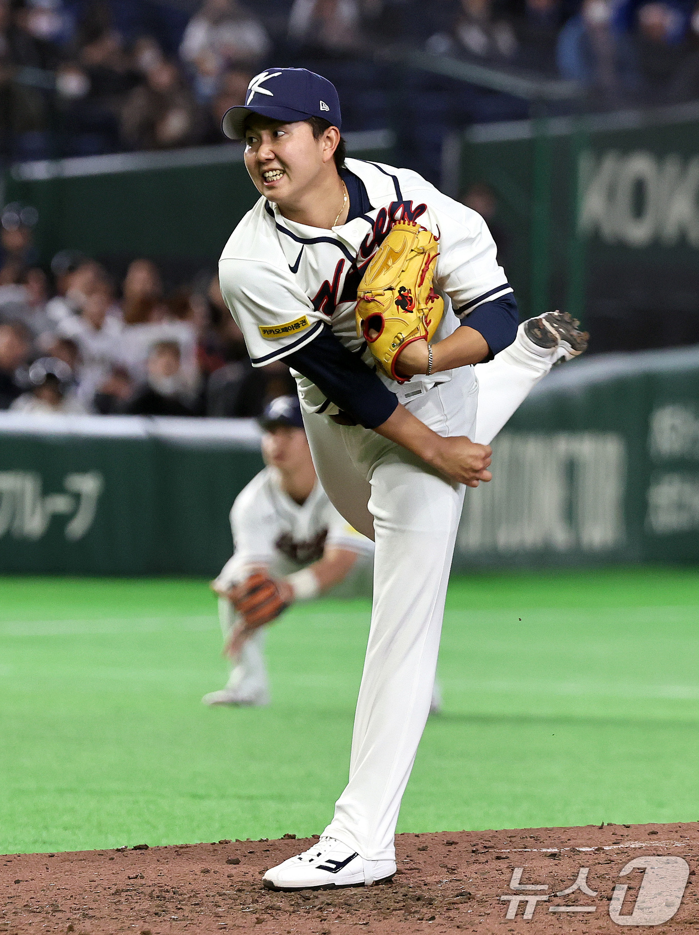 (도쿄=뉴스1) 구윤성 기자 = 5일 오후 일본 도쿄돔에서 열린 2026 월드베이스볼클래식 C조 1차전 대한민국과 체코의 경기. 대한민국 투수 유영찬이 9회 마운드에 올라 역투하고 …