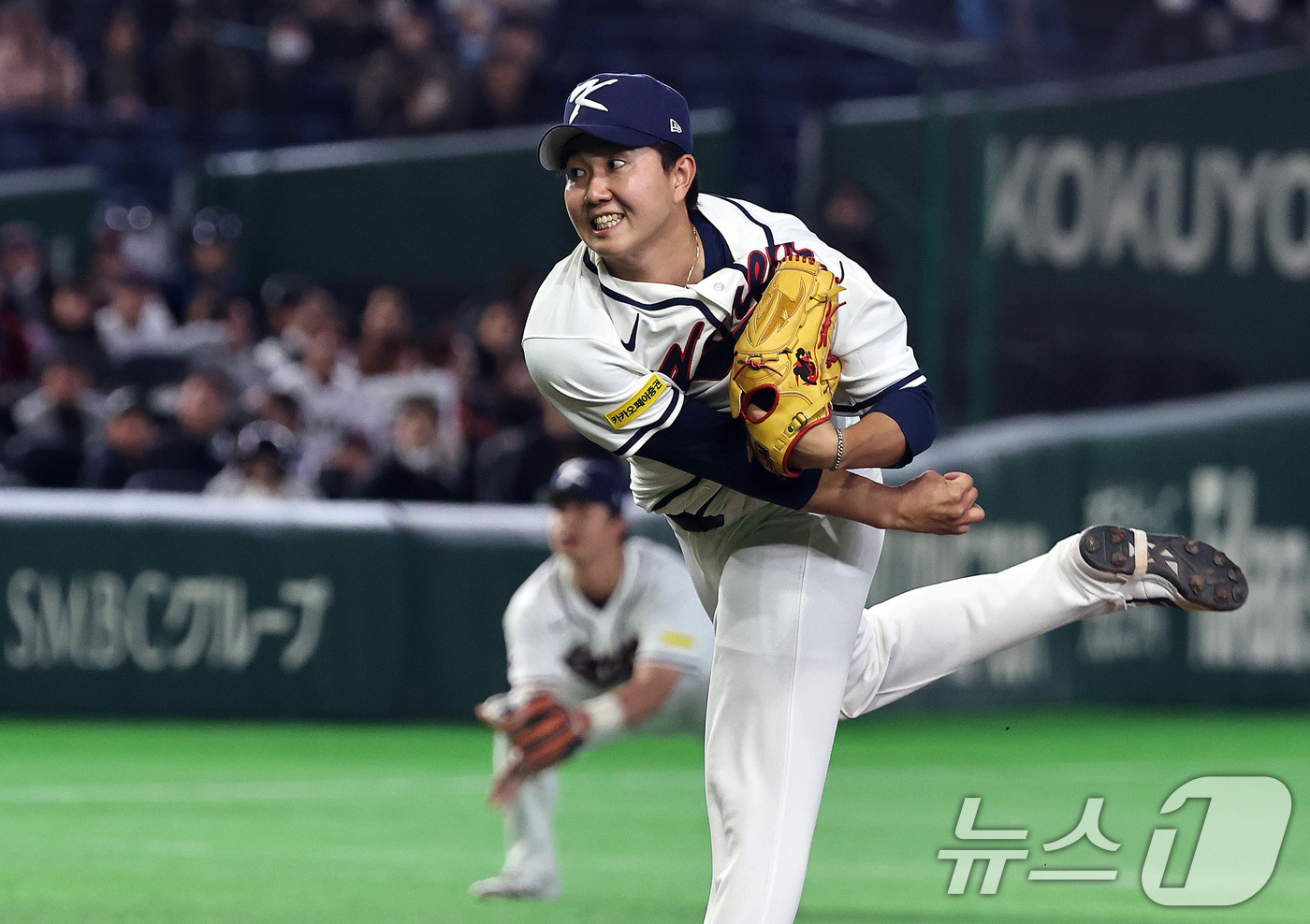 (도쿄=뉴스1) 구윤성 기자 = 5일 오후 일본 도쿄돔에서 열린 2026 월드베이스볼클래식 C조 1차전 대한민국과 체코의 경기. 대한민국 투수 유영찬이 9회 마운드에 올라 역투하고 …