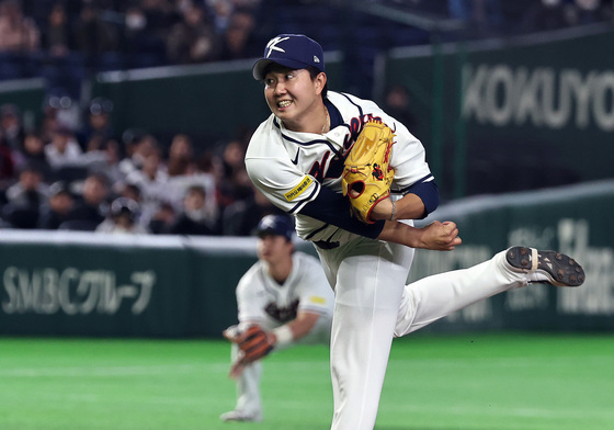 역투하는 유영찬