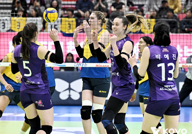 "준PO 없다" 3위 흥국생명, 2위 현대건설에 풀세트 접전 끝 승리