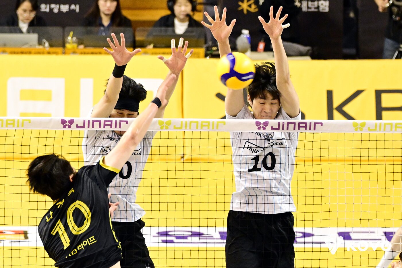 본문 이미지 - 현대캐피탈 미들블로커 김진영(10번). (KOVO 제공)