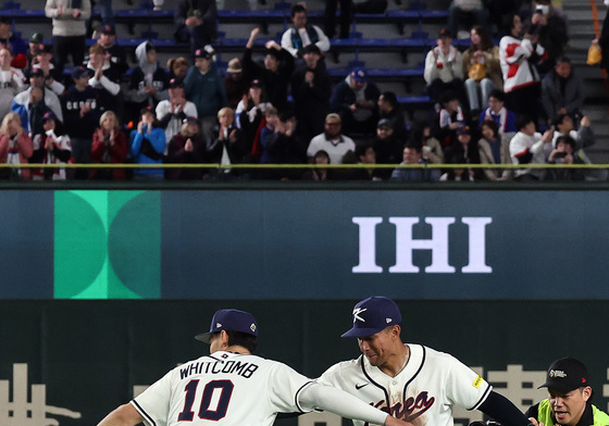 홈런으로 활약한 '한국계' 위트컴·존스