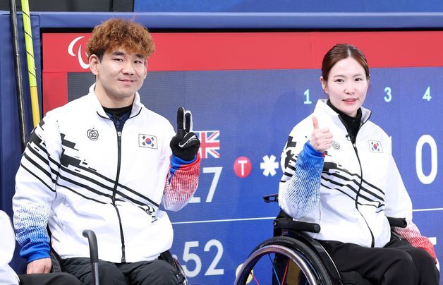 휠체어컬링 믹스더블, 영국 14-3 완파…'1승 1패'[패럴림픽]