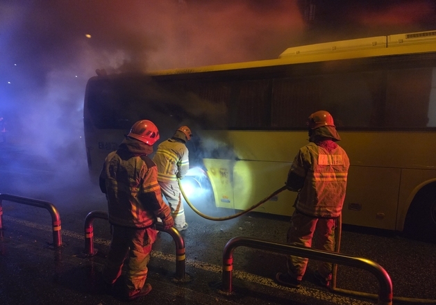 논산 산업단지 인근서 32인승 버스에 불…인명피해 없어