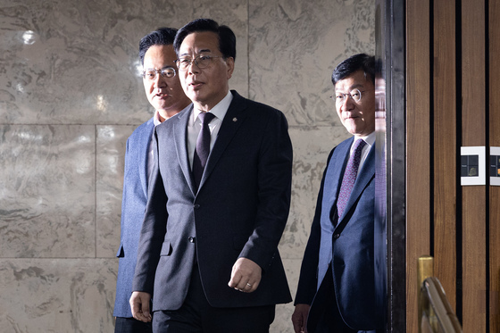 원내대책회의 참석하는 송언석 원내대표와 원내지도부
