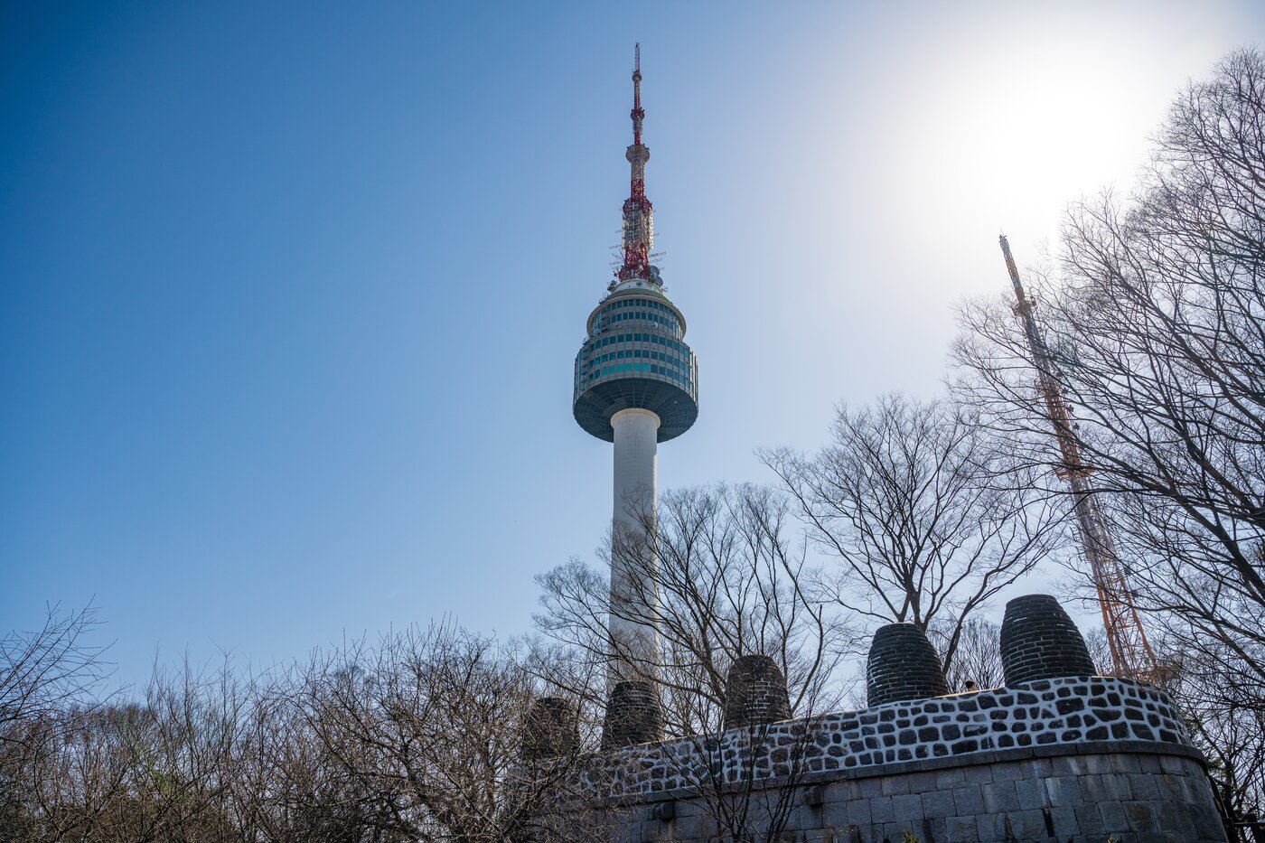 본문 이미지 - 남산봉수대와 YTN서울타워(서울관광재단 제공)