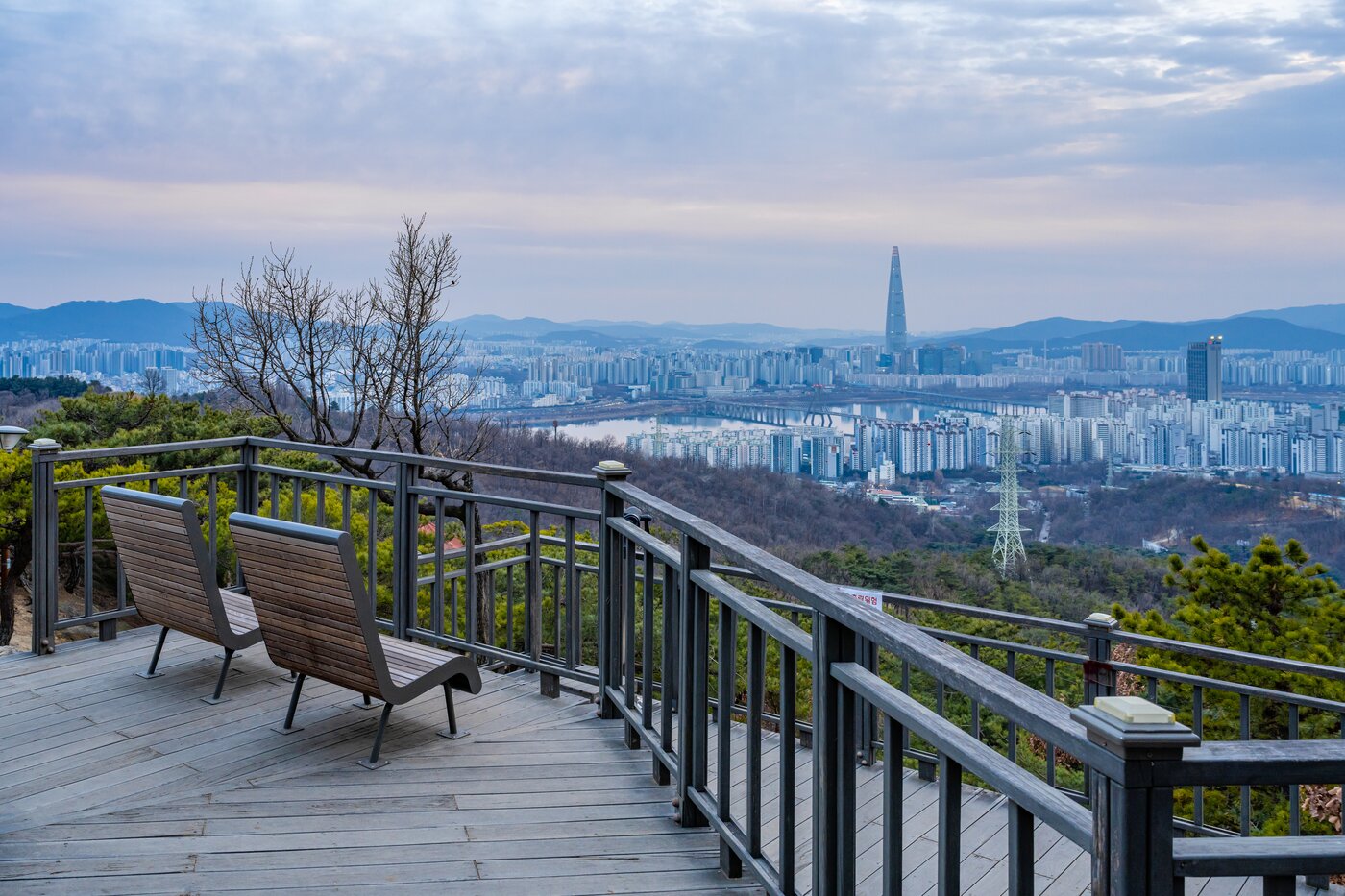 본문 이미지 - 아차산 해맞이전망대(서울관광재단 제공)