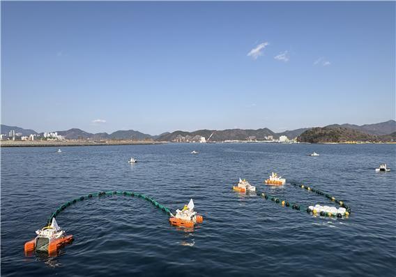 해양환경공단, '해양쓰레기 수거 자율운항 로봇' 현장점검