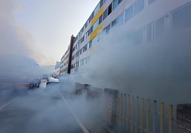 장성 아파트 1층 세대서 화재…소방, 진화 중