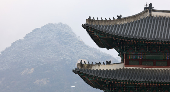 '눈 쌓인 북악산'