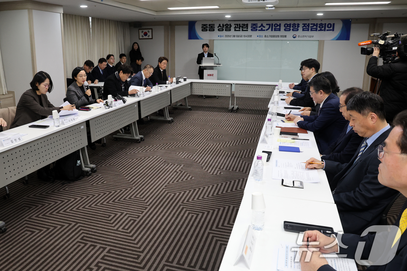 (서울=뉴스1) 황기선 기자 = 한성숙 중소벤처기업부 장관이 6일 오전 서울 영등포구 중소기업중앙회에서 열린 '중동 상황 관련 중소기업 영향 점검회의'에서 모두발언을 하고 있다. …