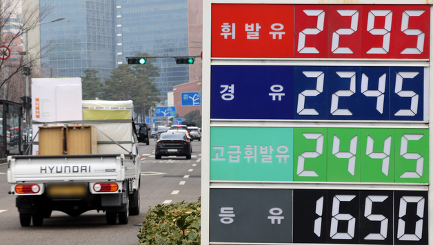 석유 최고가격제 첫날…김정관 "일부 인하 효과, 업계 고통 분담해야"(종합)