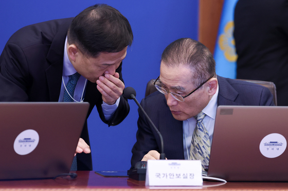 임웅순 2차장과 대화하는 위성락 안보실장