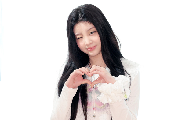 원희, 윙크와 하트를 동시에