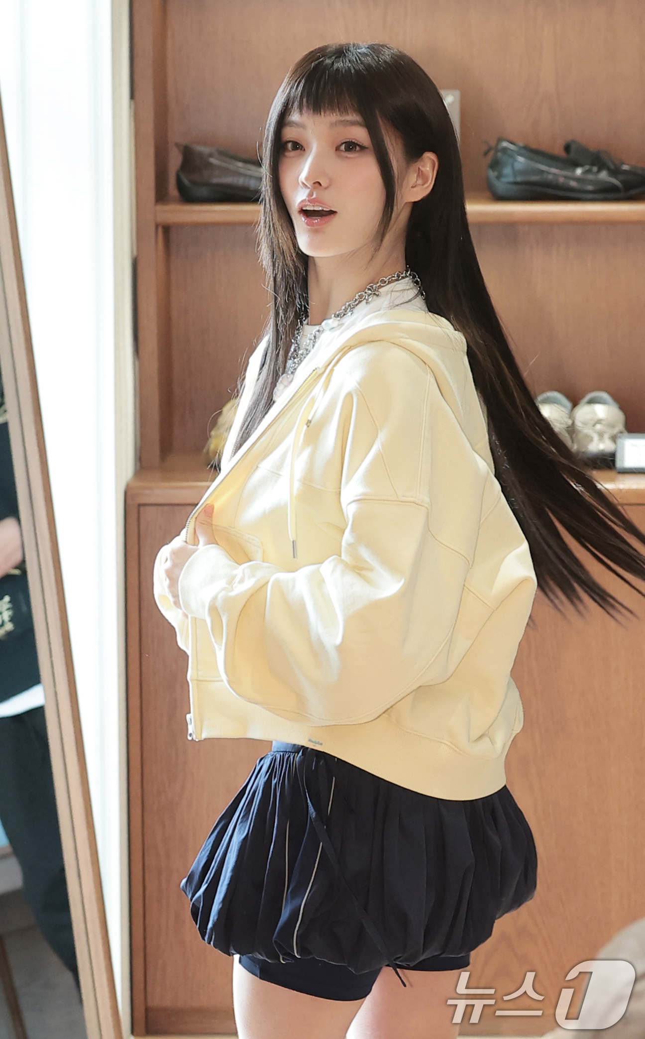 (서울=뉴스1) 권현진 기자 = 그룹 아일릿(ILLIT)의 이로하가 6일 서울 성동구 락피쉬웨더웨어에서 열린 락피쉬웨더웨어 X 아일릿 협업 컬렉션 출시 행사에 참석하고 있다. 20 …