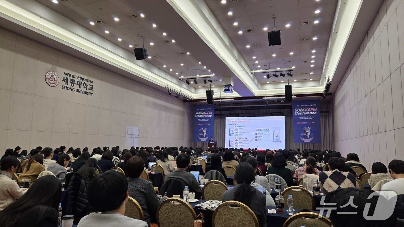 본문 이미지 - 송우진 시그니처동물의료센터 원장이 1일 서울 광진구 세종대에서 강의를 하고 있다. ⓒ 뉴스1