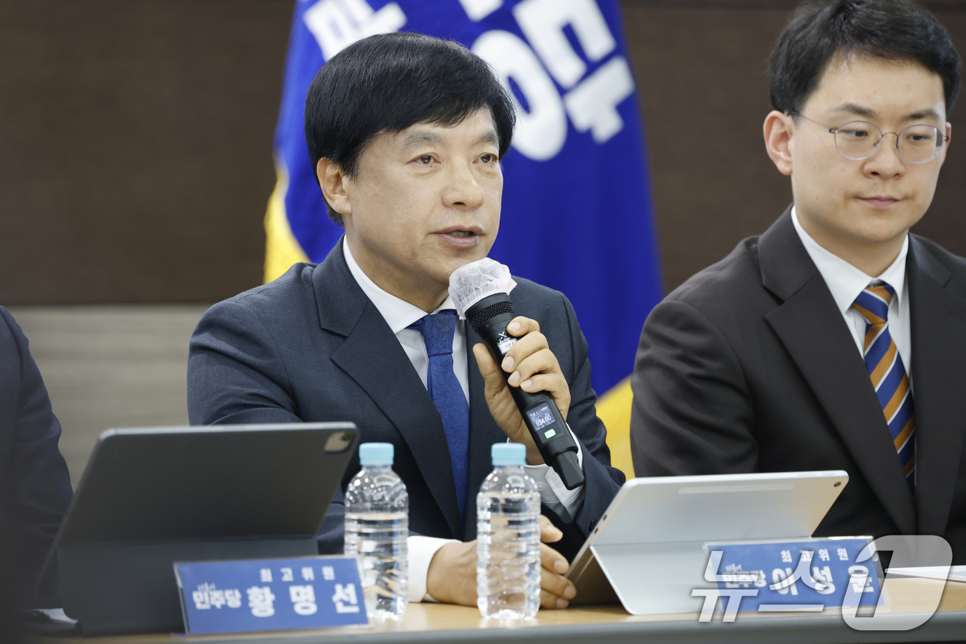 (영광=뉴스1) 김태성 기자 = 이성윤 민주당 최고위원이 6일 전남 영광군 농협에서 열린 현장 최고위원회의에서 발언하고 있다. 2026.3.6/뉴스1