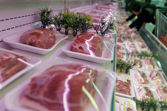 마트 납품 돼지고기 가격담합…도드람·CJ피드앤케어 등 9개사 과징금 32억