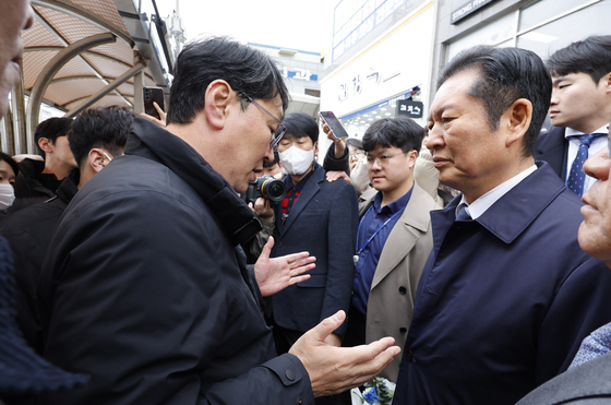 '부적격' 항의 받는 정청래 당대표