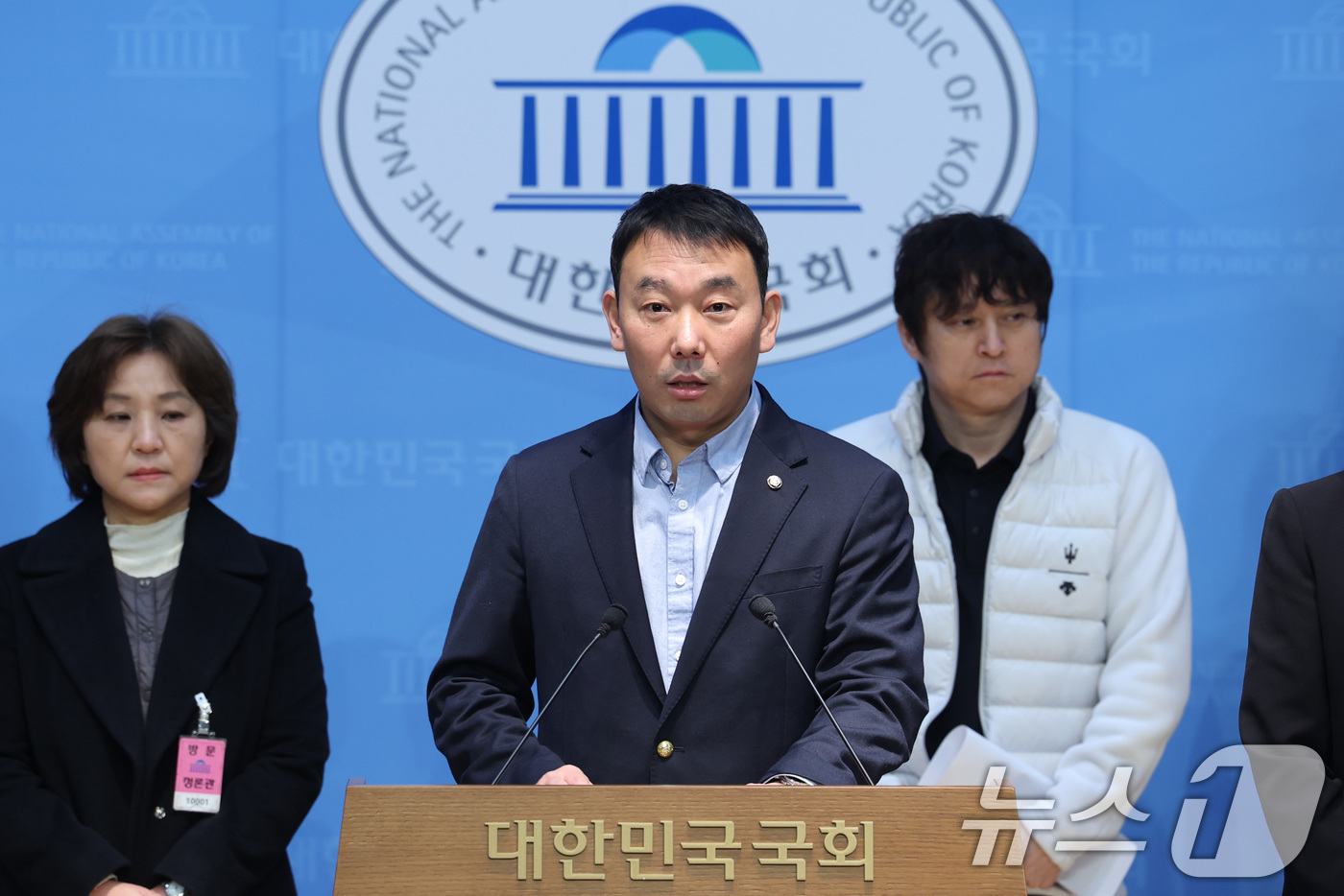 (서울=뉴스1) 신웅수 기자 = 김용민 더불어민주당 의원이 6일 서울 여의도 국회 소통관에서 열린 검찰 개혁 관련 당원 단체 기자회견에서 발언하고 있다. 2026.3.6/뉴스1