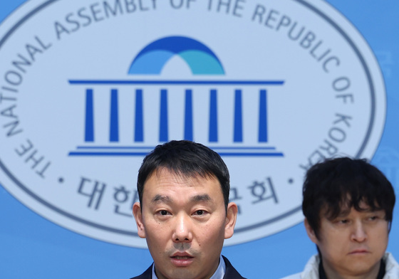 공소청법 관련 당원단체 기자회견하는 발언하는 김용민