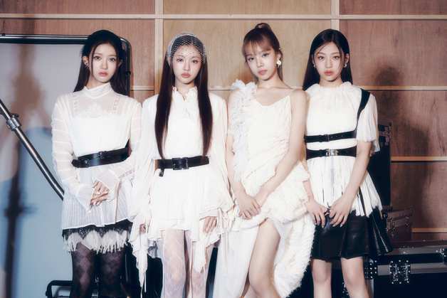 베이비돈크라이, 신보 비주얼 사진 공개…신비로운 무드