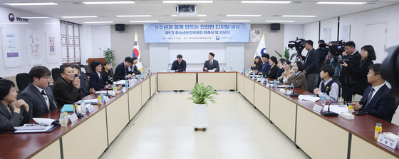 원민경 장관, 청소년과 함께하는 안전한 디지털 환경 조성을 위한 간담회