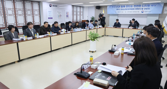 원민경 장관, 청소년과 함께하는 안전한 디지털 환경 조성을 위한 간담회 주재