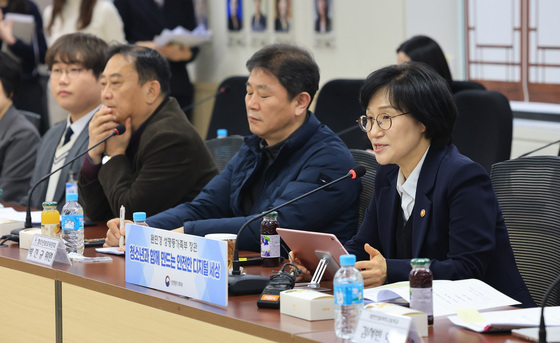 원민경 장관, 청소년과 함께하는 안전한 디지털 환경 조성을 위한 간담회 주재