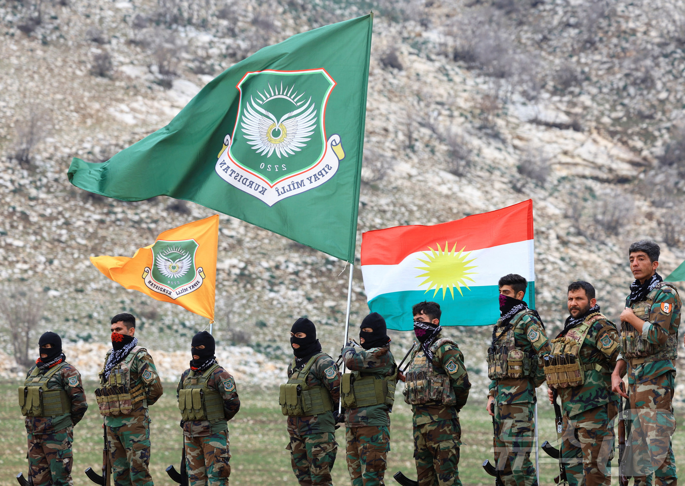 (로이터=뉴스1) 윤다정 기자 = 2월 12일(현지시간) 이라크 에르빌 외곽의 기지에서 쿠르디스탄 자유당(PAK) 소속 이란 쿠르드 전투원들이 훈련을 받고 있다. 2026.02.1 …