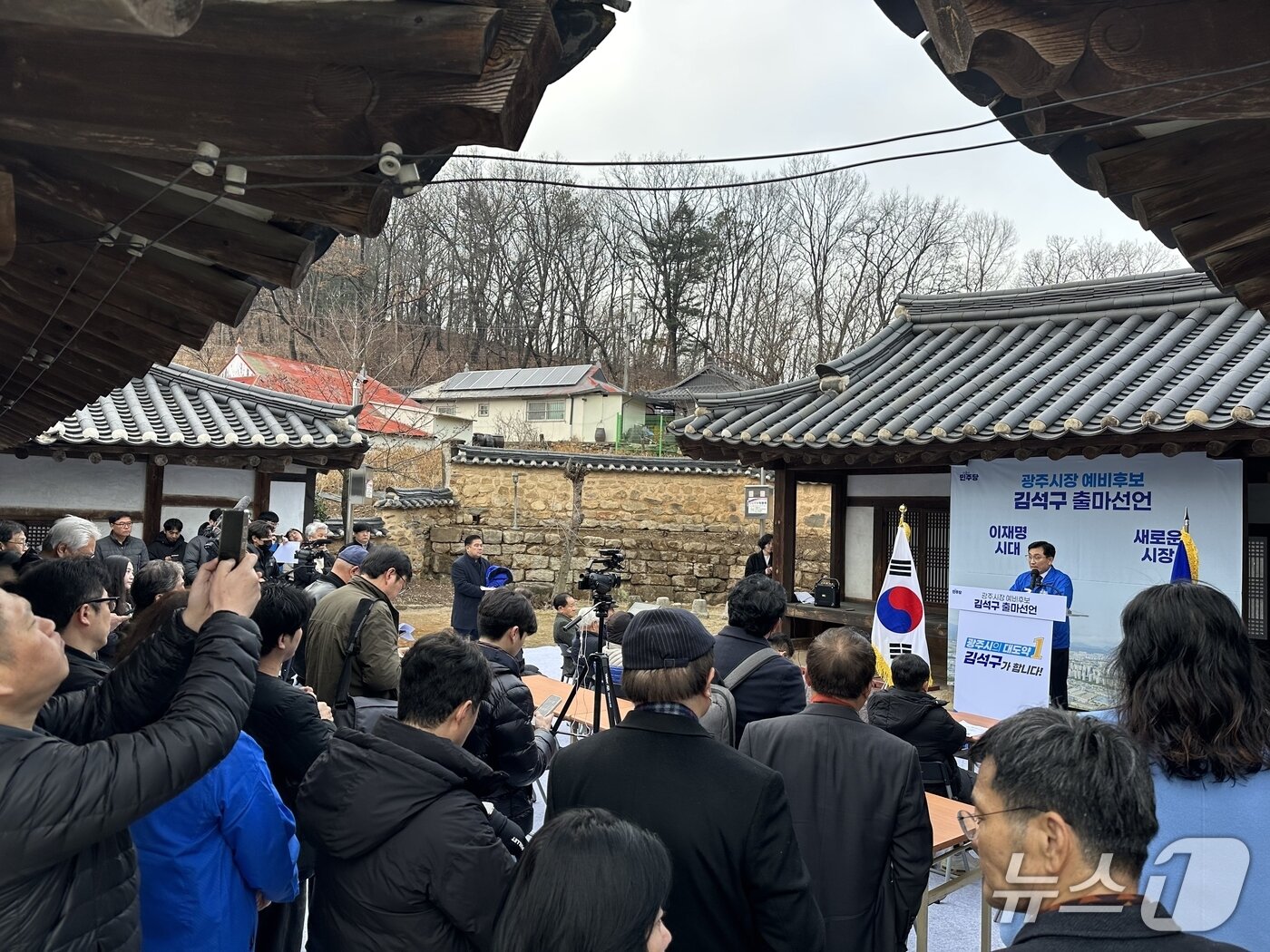 본문 이미지 - 김석구 광주시장 예비후보가 6일 신익희 선생 생가에서 출마를 선언하고 있다.(예비후보 제공)